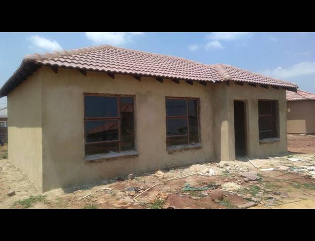 2 BEDROOM HOUSE FOR SALE IN LUFHERENG